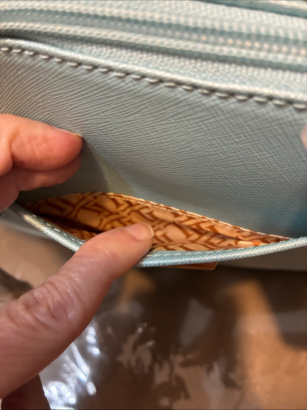 Tignanello🥳HP🥳Powder Blue Leather Purse - Picture 4 of 16